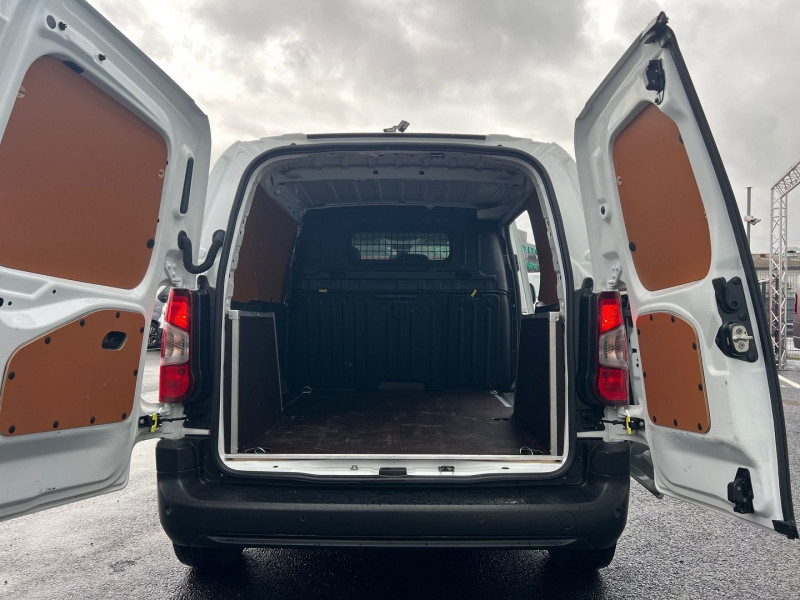 Photo 4 de l'offre de TOYOTA PROACE CITY MEDIUM 100 D-4D ACTIVE à 13950€ chez Bretagne Utilitaires