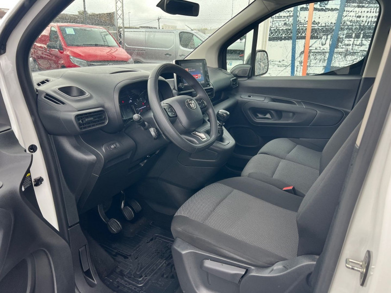 Photo 7 de l'offre de TOYOTA PROACE CITY MEDIUM 100 D-4D ACTIVE à 13950€ chez Bretagne Utilitaires