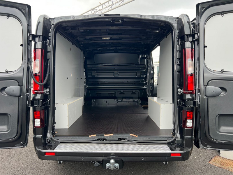 Photo 5 de l'offre de RENAULT TRAFIC NOIR 3T L1H1 170 CV BVA9 EXCLUSIVE + OPTIONS à 41940€ chez Bretagne Utilitaires