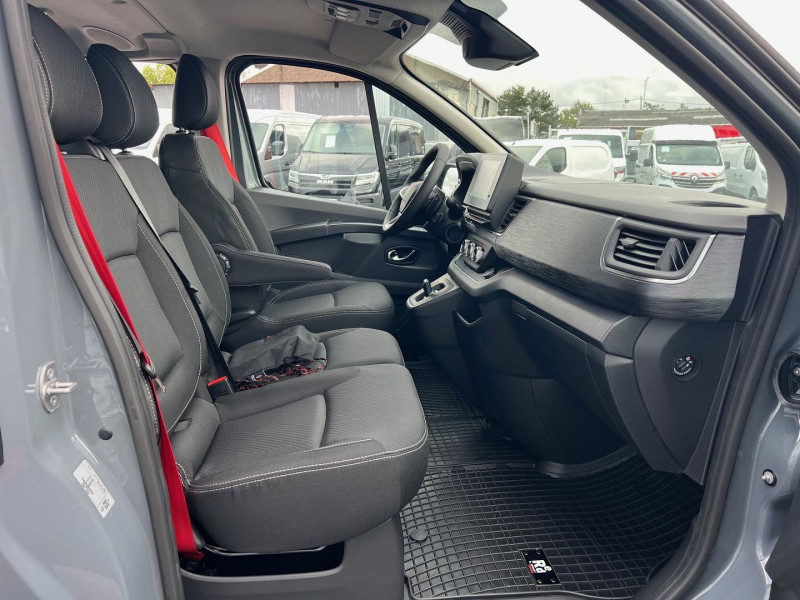 Photo 6 de l'offre de RENAULT TRAFIC 6 PLACES BVA9 170 CV L2H1 EXCLUSIVE + OPTIONS à 46740€ chez Bretagne Utilitaires