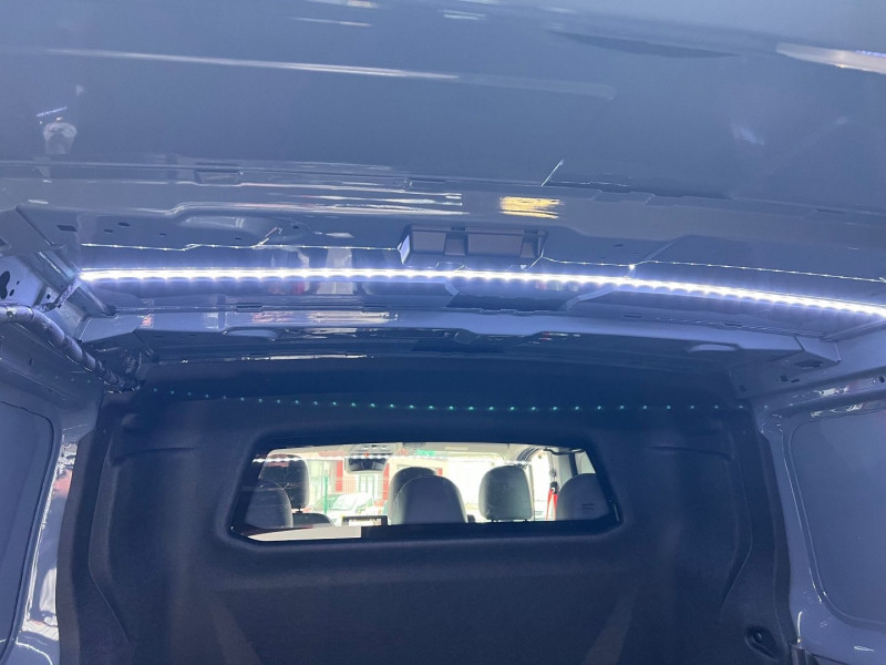 Photo 3 de l'offre de RENAULT TRAFIC 6 PLACES BVA9 170 CV L2H1 EXCLUSIVE + OPTIONS à 46740€ chez Bretagne Utilitaires