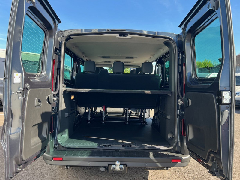 Photo 6 de l'offre de NISSAN PRIMASTAR COMBI MINIBUS 9PL L2H1 3T0 2.0 DCI 170CH BVA9 TEKNA + OPTIONS à 43140€ chez Bretagne Utilitaires