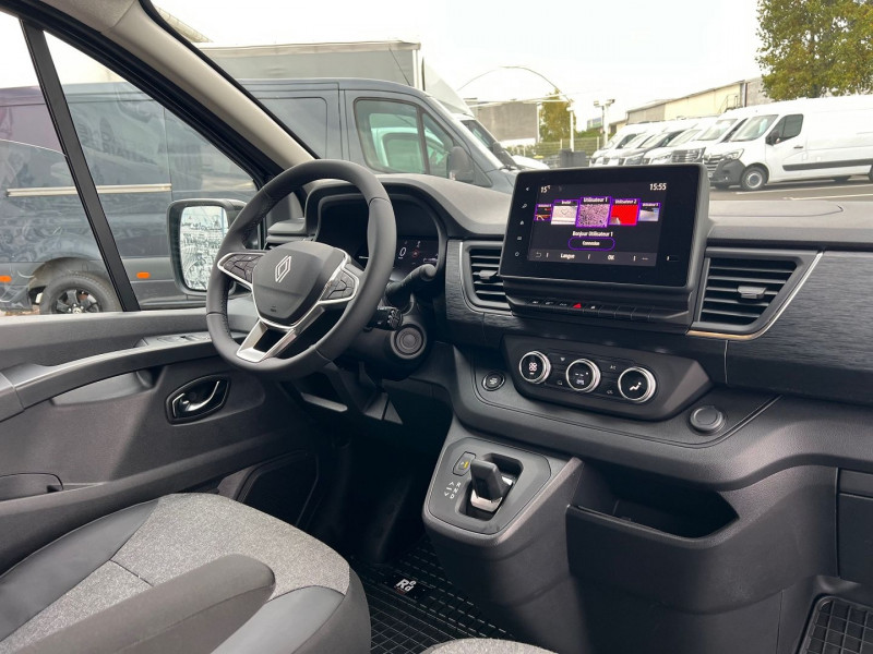 Photo 6 de l'offre de RENAULT TRAFIC NOIR 3T L1H1 170 CV BVA9 EXCLUSIVE + OPTIONS à 41940€ chez Bretagne Utilitaires