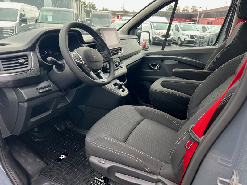 Photo 4 de l'offre de RENAULT TRAFIC URBAIN 5 PLACES BVA9 170 CV L2H1 EXCLUSIVE + OPTIONS à 46740€ chez Bretagne Utilitaires