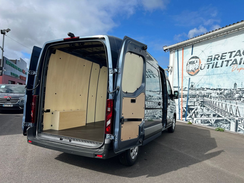 Photo 8 de l'offre de RENAULT MASTER IV FG F3500 L3H2 BLUE DCI 150CH EXTRA + NBRES OPTIONS à 38940€ chez Bretagne Utilitaires