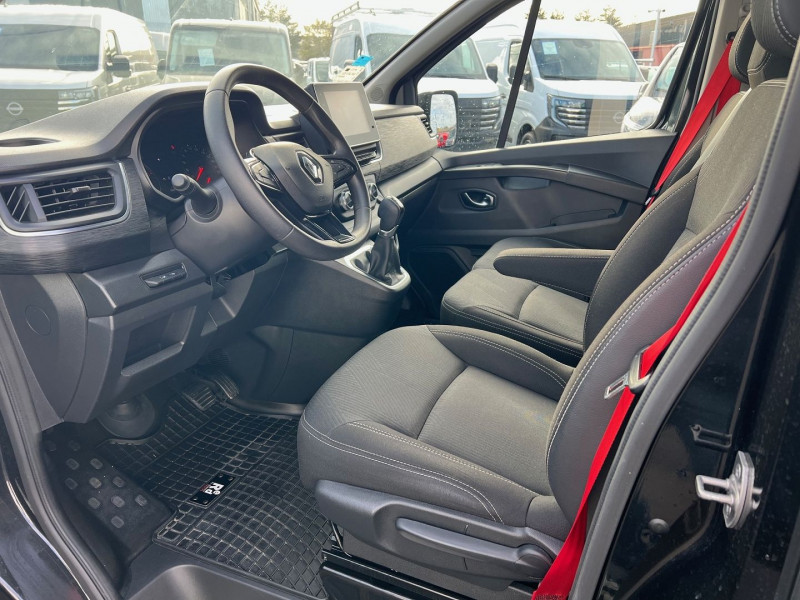 Photo 6 de l'offre de RENAULT TRAFIC III FG NOIR MIDNIGHT L1H1 3T 2.0 BLUE DCI 170CH EDC EXCLUSIVE à 31140€ chez Bretagne Utilitaires