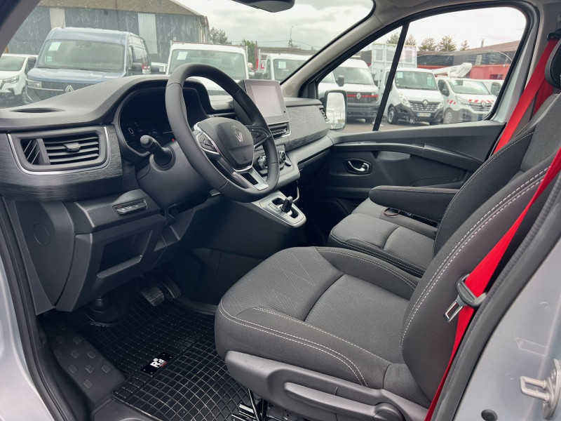 Photo 4 de l'offre de RENAULT TRAFIC HIGHLAND 3T L1H1 170 CV BVA9 EXCLUSIVE + OPTIONS à 41940€ chez Bretagne Utilitaires