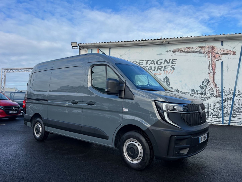 Photo 1 de l'offre de RENAULT MASTER IV FG F3500 L2H2 BLUE DCI 150CH EXTRA + KIT BOIS à 37140€ chez Bretagne Utilitaires