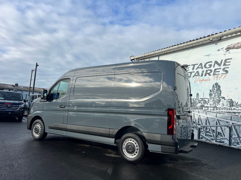 Photo 9 de l'offre de RENAULT MASTER IV FG F3500 L2H2 BLUE DCI 150CH EXTRA + KIT BOIS à 37140€ chez Bretagne Utilitaires