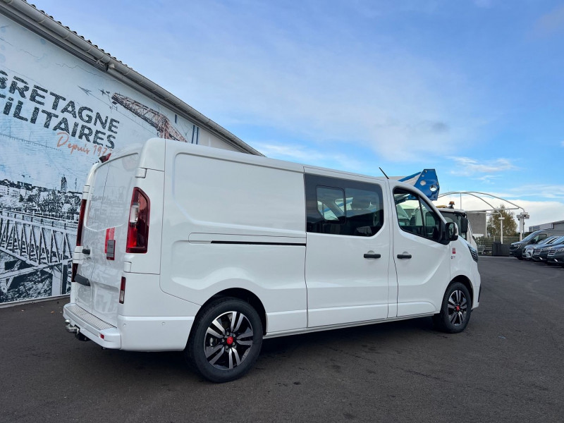 Photo 2 de l'offre de RENAULT TRAFIC BLANC 5 PLACES BVA9 170 CV L2H1 EXCLUSIVE + OPTIONS à 46140€ chez Bretagne Utilitaires