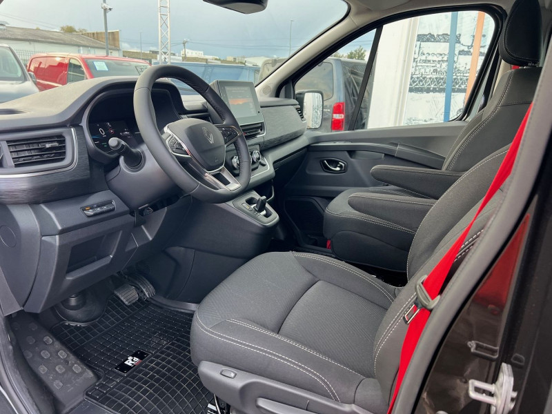 Photo 3 de l'offre de RENAULT TRAFIC NOIR 5 PLACES BVA9 170 CV L2H1 EXCLUSIVE + OPTIONS à 46740€ chez Bretagne Utilitaires