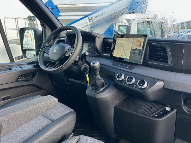 Photo 8 de l'offre de RENAULT MASTER IV FG F3500 L2H2 BLUE DCI 150CH EXTRA + KIT BOIS à 37140€ chez Bretagne Utilitaires