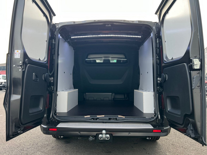 Photo 4 de l'offre de RENAULT TRAFIC NOIR 5 PLACES BVA9 170 CV L2H1 EXCLUSIVE + OPTIONS à 46740€ chez Bretagne Utilitaires