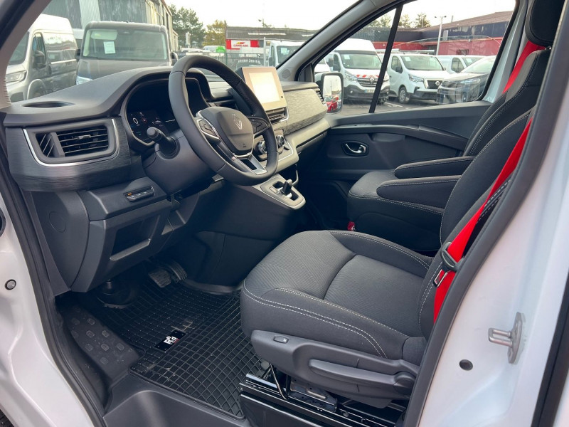 Photo 4 de l'offre de RENAULT TRAFIC BLANC 5 PLACES BVA9 170 CV L2H1 EXCLUSIVE + OPTIONS à 46140€ chez Bretagne Utilitaires