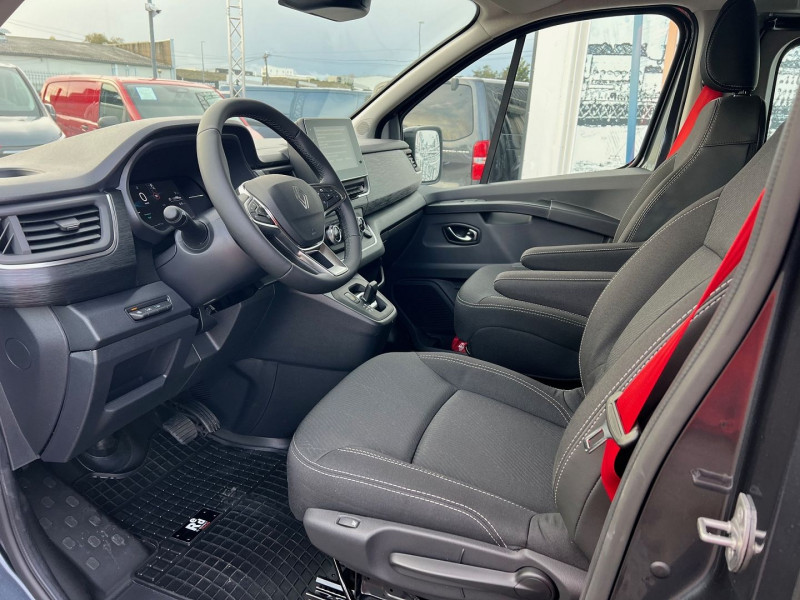 Photo 4 de l'offre de RENAULT TRAFIC COMETE 5 PLACES BVA9 170 CV L2H1 EXCLUSIVE + OPTIONS à 46740€ chez Bretagne Utilitaires