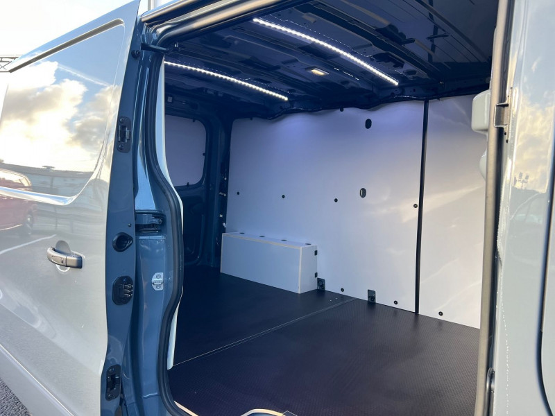 Photo 9 de l'offre de RENAULT TRAFIC URBAIN 3T L2H1 170 CV BVA9 EXCLUSIVE + OPTIONS à 43140€ chez Bretagne Utilitaires