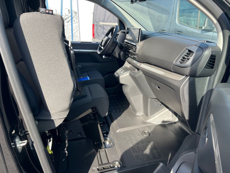 Photo 6 de l'offre de PEUGEOT EXPERT FG M 2.0 BLUEHDI 180CH S&S EAT8 + NBRES OPTIONS à 39540€ chez Bretagne Utilitaires