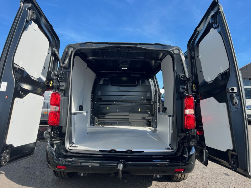 Photo 2 de l'offre de PEUGEOT EXPERT FG M 2.0 BLUEHDI 180CH S&S EAT8 + NBRES OPTIONS à 39540€ chez Bretagne Utilitaires