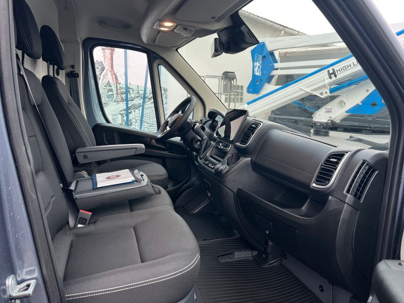 Photo 6 de l'offre de FIAT DUCATO FG MH2 - L2H2 3.5 MAXI 180CH S&S PACK PREMIUM CONNECT BVA8 à 43140€ chez Bretagne Utilitaires