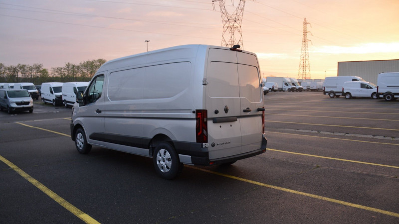 Photo 4 de l'offre de RENAULT MASTER IV FG F3500 L2H2 2.0 BLUE DCI 170CH EDC9 BVA EXTRA + OPTIONS à 39588€ chez Bretagne Utilitaires