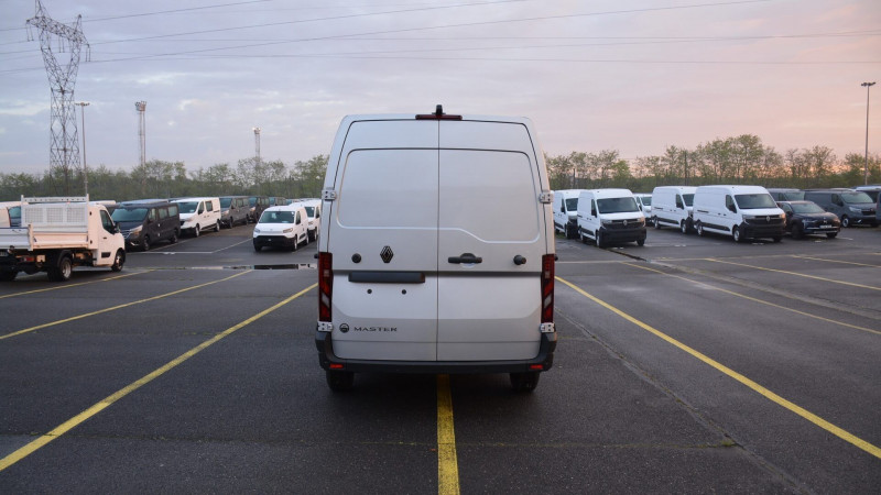 Photo 5 de l'offre de RENAULT MASTER IV FG F3500 L2H2 2.0 BLUE DCI 170CH EDC9 BVA EXTRA + OPTIONS à 39588€ chez Bretagne Utilitaires