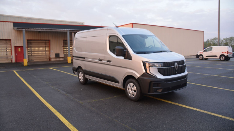 Photo 2 de l'offre de RENAULT MASTER IV FG F3500 L2H2 2.0 BLUE DCI 170CH EDC9 BVA EXTRA + OPTIONS à 39588€ chez Bretagne Utilitaires