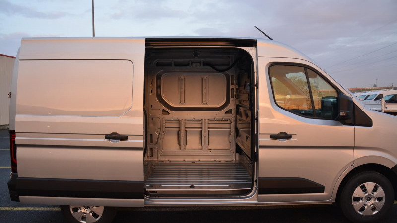 Photo 7 de l'offre de RENAULT MASTER IV FG F3500 L2H2 2.0 BLUE DCI 170CH EDC9 BVA EXTRA + OPTIONS à 39588€ chez Bretagne Utilitaires