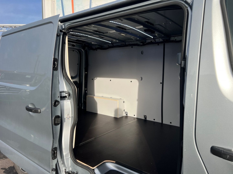 Photo 7 de l'offre de RENAULT TRAFIC HIGHLAND 3T L2H1 170 CV BVA9 EXCLUSIVE + OPTIONS à 43140€ chez Bretagne Utilitaires