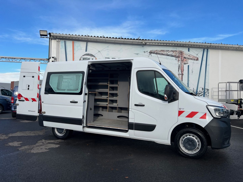 Photo 1 de l'offre de RENAULT MASTER III FG ATELIER F3500 L2H2 2.3 DCI 150CH ENERGY GRAND CONFORT à 19140€ chez Bretagne Utilitaires