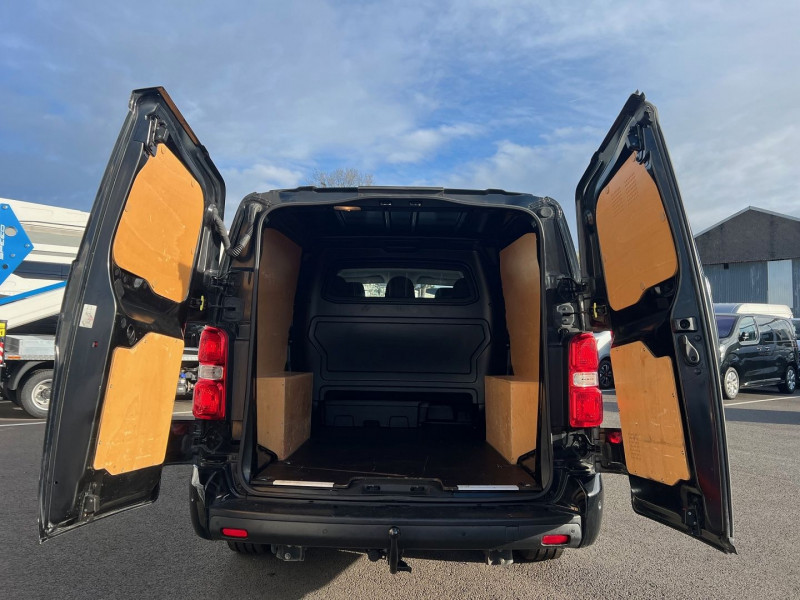 Photo 3 de l'offre de PEUGEOT EXPERT FG LONG 2.0 BLUEHDI 180CH  EAT8 CAB APPRO 5 PLACES à 22740€ chez Bretagne Utilitaires