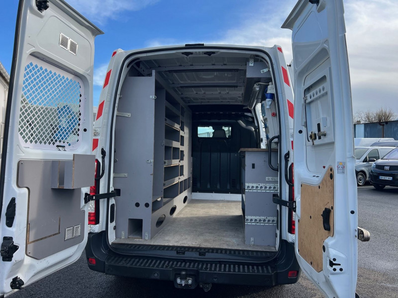 Photo 2 de l'offre de RENAULT MASTER III FG ATELIER F3500 L2H2 2.3 DCI 150CH ENERGY GRAND CONFORT à 19140€ chez Bretagne Utilitaires