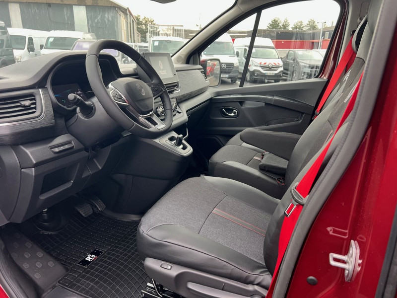 Photo 3 de l'offre de RENAULT TRAFIC CARMIN 3T L2H1 170 CV BVA9 EXCLUSIVE + OPTIONS à 43140€ chez Bretagne Utilitaires
