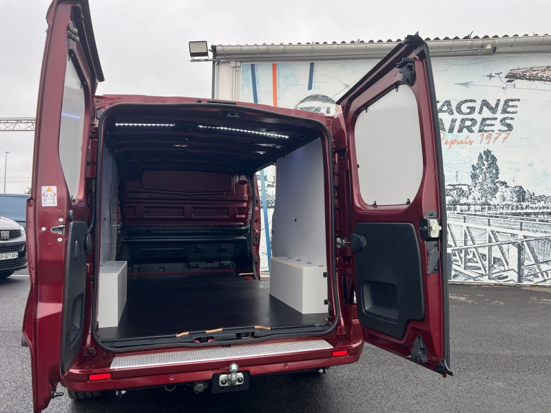 Photo 9 de l'offre de RENAULT TRAFIC CARMIN 3T L2H1 170 CV BVA9 EXCLUSIVE + OPTIONS à 43140€ chez Bretagne Utilitaires