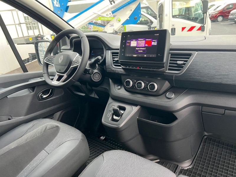 Photo 6 de l'offre de RENAULT TRAFIC CARMIN 3T L2H1 170 CV BVA9 EXCLUSIVE + OPTIONS à 43140€ chez Bretagne Utilitaires