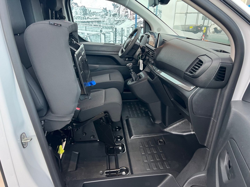 Photo 6 de l'offre de PEUGEOT EXPERT FG M 120CH PACK PREMIUM CONNECT + OPTIONS à 27540€ chez Bretagne Utilitaires
