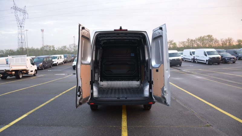 Photo 3 de l'offre de RENAULT MASTER IV FG F3500 L2H2 2.0 BLUE DCI 170CH BVA9 EXTRA + 1900 E HT D'OPTIONS à 39540€ chez Bretagne Utilitaires