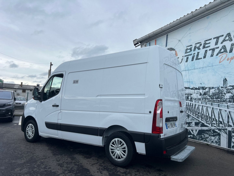 Photo 3 de l'offre de RENAULT MASTER ATELIER F3500 L1H2 2.3 BLUE DCI 135CH GRAND CONFORT + OPTIONS à 19140€ chez Bretagne Utilitaires