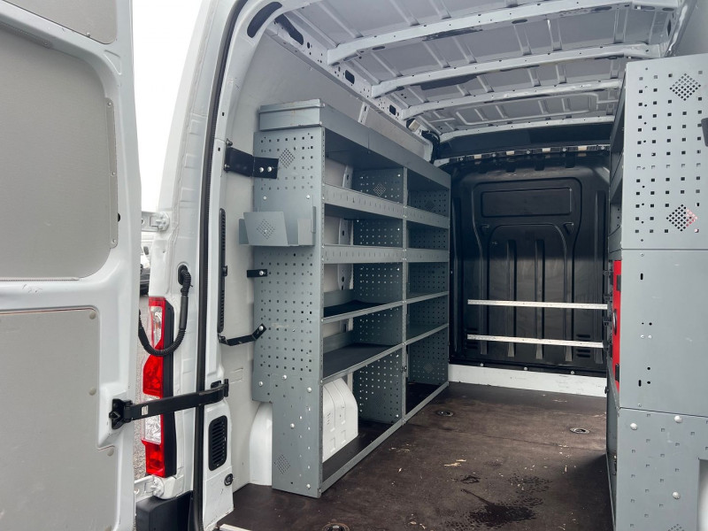 Photo 8 de l'offre de RENAULT MASTER ATELIER F3500 L1H2 2.3 BLUE DCI 135CH GRAND CONFORT + OPTIONS à 19140€ chez Bretagne Utilitaires