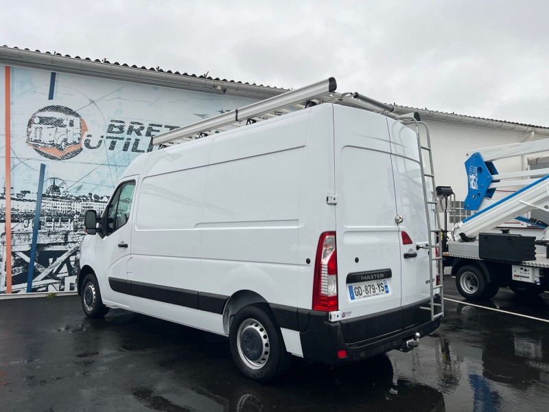 Photo 2 de l'offre de RENAULT MASTER F3300 L2H2 2.3 BLUE DCI 135CH GRAND CONFORT + GALERIE + ATTELAGE à 22740€ chez Bretagne Utilitaires