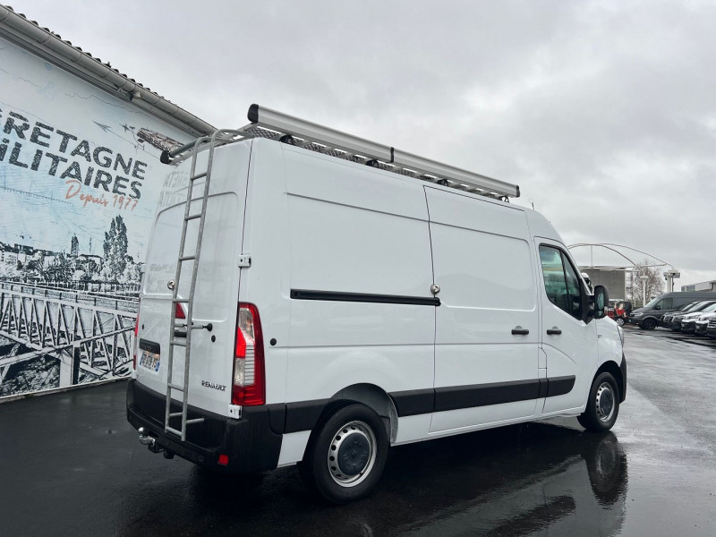 Photo 6 de l'offre de RENAULT MASTER F3300 L2H2 2.3 BLUE DCI 135CH GRAND CONFORT + GALERIE + ATTELAGE à 22740€ chez Bretagne Utilitaires