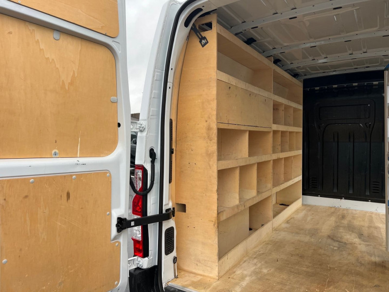 Photo 7 de l'offre de RENAULT MASTER F3300 L2H2 2.3 BLUE DCI 135CH GRAND CONFORT + GALERIE + ATTELAGE à 22740€ chez Bretagne Utilitaires