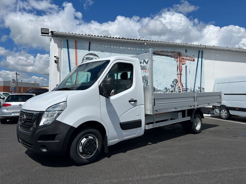 Photo 2 de l'offre de NISSAN INTERSTAR CCB PLATEAU JPM L4 PROPULSION RJ 3T5 2.3 DCI 165CH S/S ACENTA à 43140€ chez Bretagne Utilitaires