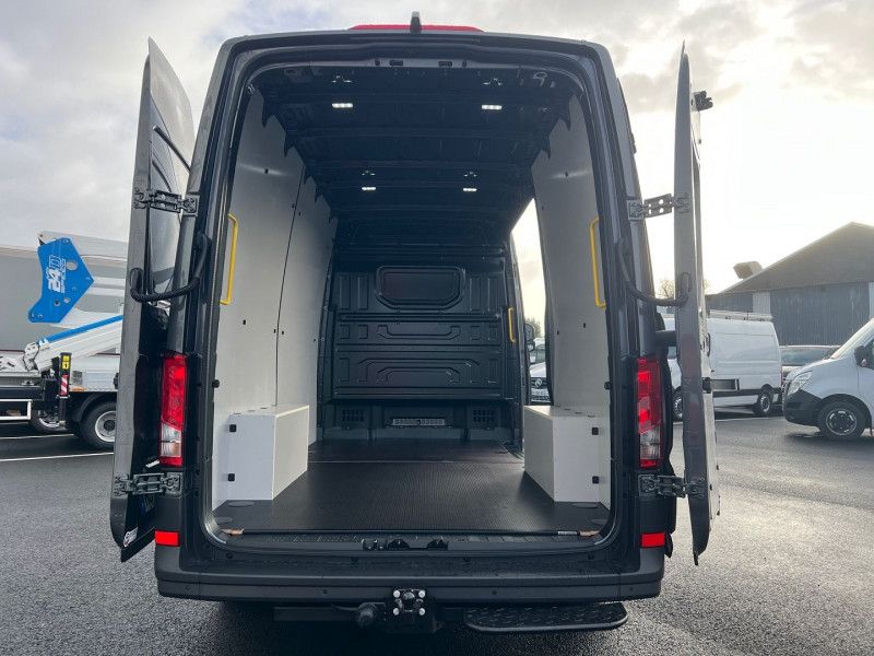 Photo 3 de l'offre de MAN TGE L3H3 (L2H2) 3.5T 180 CV BVA NOMBREUSES OPTIONS à 56940€ chez Bretagne Utilitaires