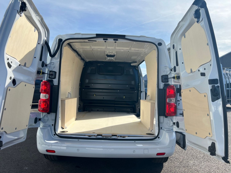 Photo 7 de l'offre de FIAT SCUDO FG M 2.2 DIESEL 180CH S&S S-DESIGN EAT8 + ATTELAGE à 35940€ chez Bretagne Utilitaires