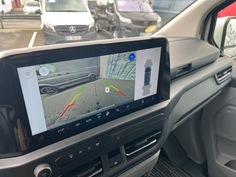 Photo 8 de l'offre de FORD TRANSIT CUSTOM FG 320 L2H1 2.0 ECOBLUE 136CH BVA LIMITED + OPTIONS à 37140€ chez Bretagne Utilitaires