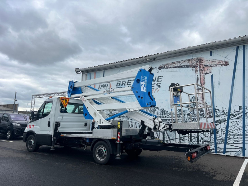 Photo 2 de l'offre de IVECO DAILY 35S14 NACELLE 24M SPEED ARTICULE PACK BUSINESS à 106740€ chez Bretagne Utilitaires