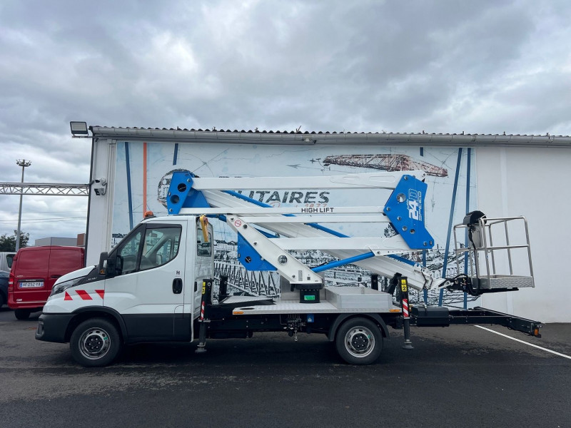 Photo 3 de l'offre de IVECO DAILY 35S14 NACELLE 24M SPEED ARTICULE PACK BUSINESS à 106740€ chez Bretagne Utilitaires