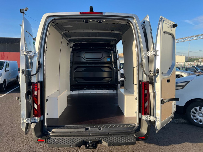 Photo 1 de l'offre de RENAULT MASTER IV FG F3500 L2H2 BVA9 170CH EXCLUSIVE RED EDITION + OPTIONS à 49140€ chez Bretagne Utilitaires