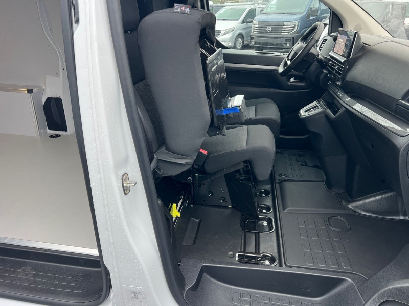 Photo 8 de l'offre de FIAT SCUDO FG NEUF: M DIESEL 180CH S&S S-DESIGN EAT8 + OPTIONS 1752 € à 36540€ chez Bretagne Utilitaires