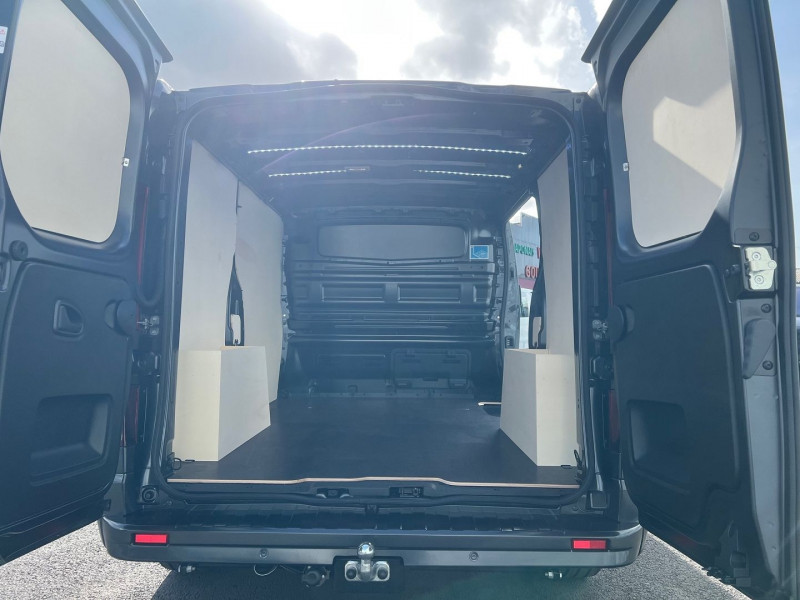 Photo 2 de l'offre de NISSAN PRIMASTAR FG GRIS COMETE L1H1 2.0 DCI 170CH BVA9 TEKNA  + PACK CARGO + ATTELAGE à 39900€ chez Bretagne Utilitaires